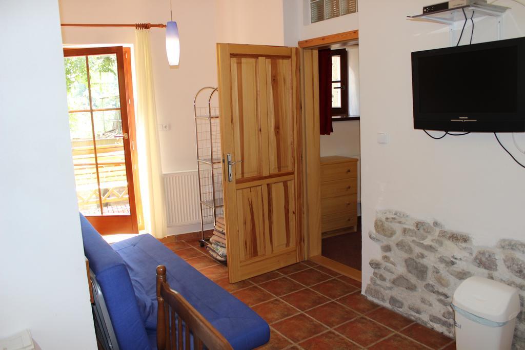 Appartamento Penzion Gomelská Horní Stropnice Esterno foto