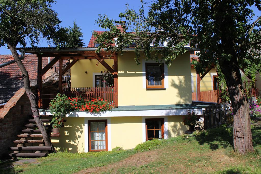 Appartamento Penzion Gomelská Horní Stropnice Esterno foto